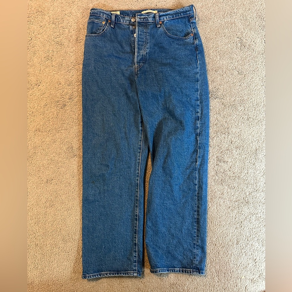 Ribcage Straight Ankle Levi’s Jeans, medium wash.